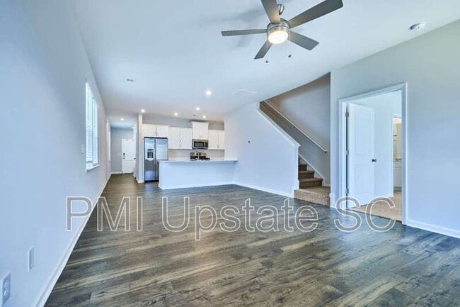 Building Photo - 405 Mariene Dr