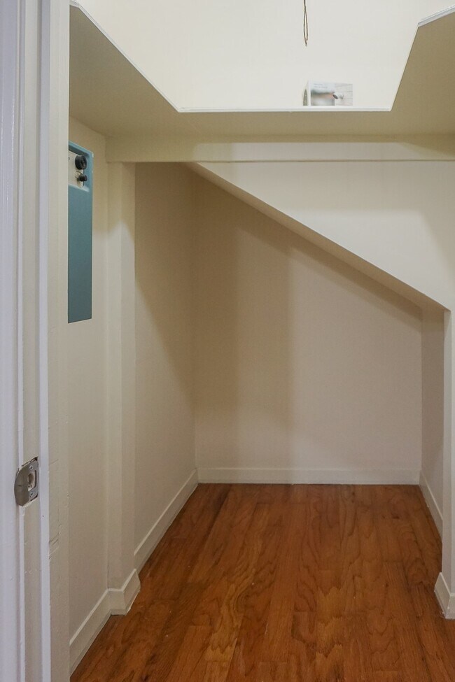 Building Photo - 10526 Hammerly Blvd