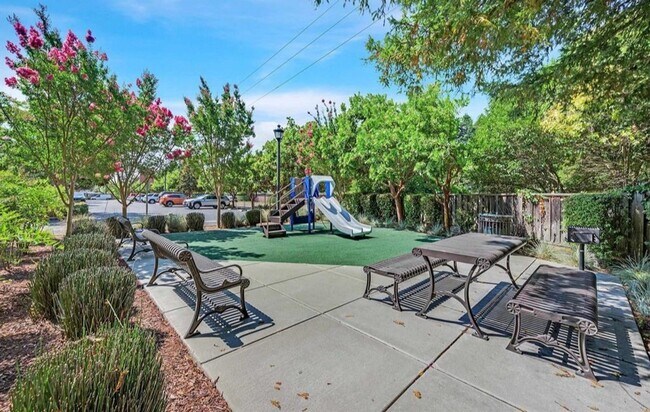 Building Photo - Stunning Ground-Floor 2 bd, 2 ba- Danville...