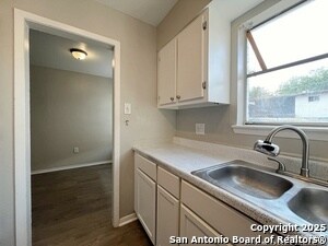 Building Photo - 2802 Lasses Blvd