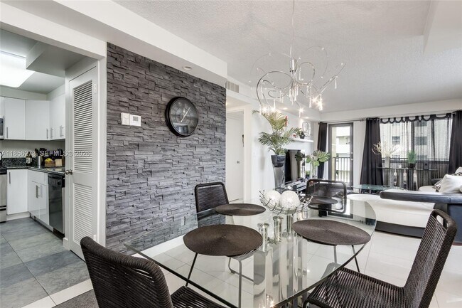 Building Photo - 301 Golden Isles Dr