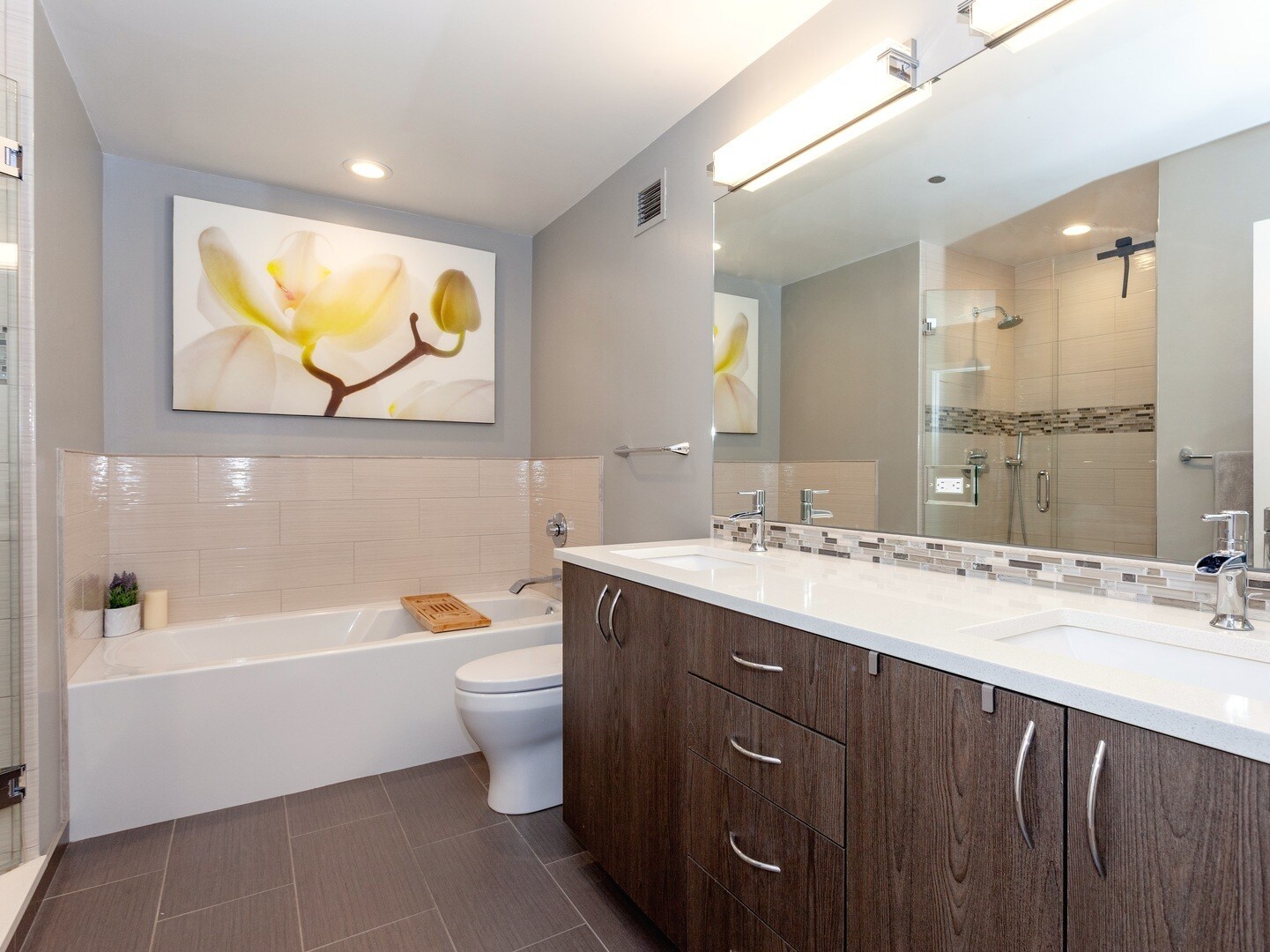 Building Photo - 330 N Jefferson St