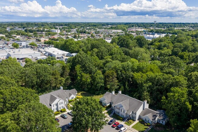 Building Photo - Fully Renovated 2 Bedroom 2 Bathroom Condo in Prime Rock Hill Location.