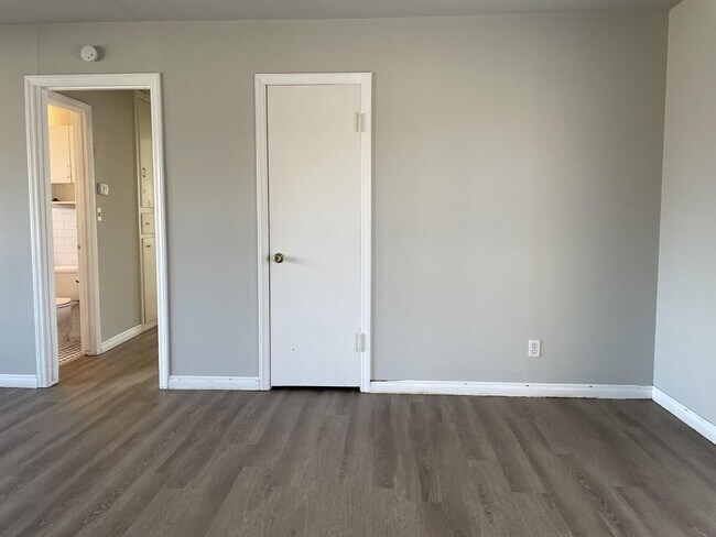 Building Photo - 616 Sherwood Dr