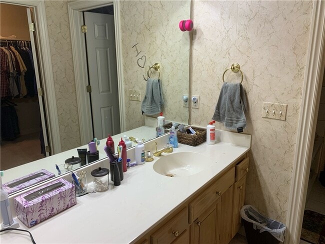 Building Photo - 746 Larkspur Ln