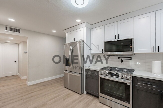 Building Photo - 745 E Pierce St