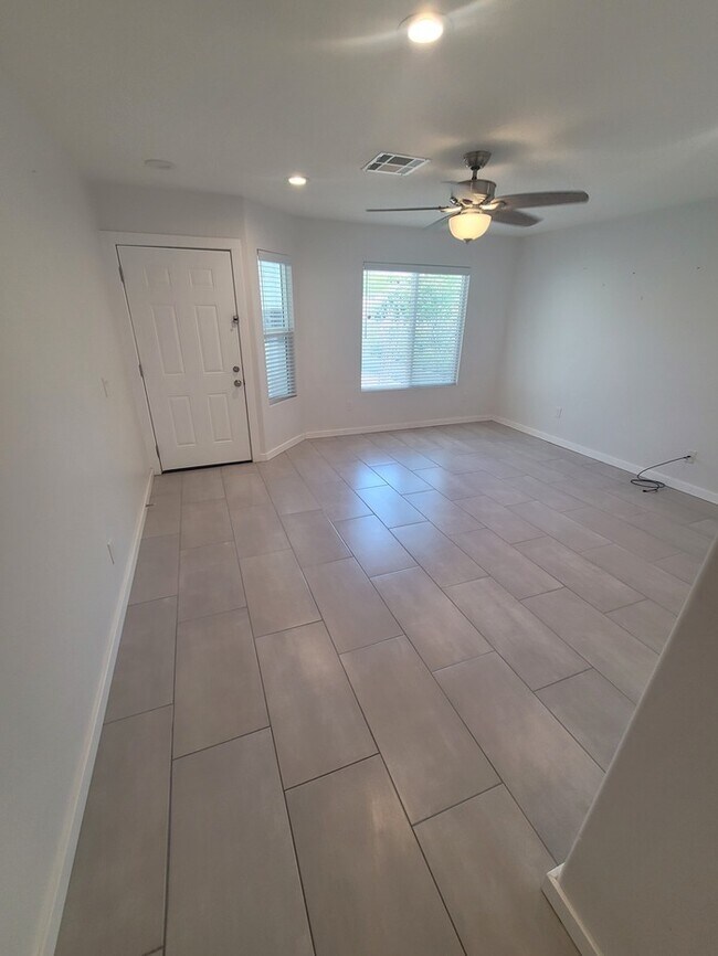 Building Photo - Gorgeous 3/2 in the foothills for rent!