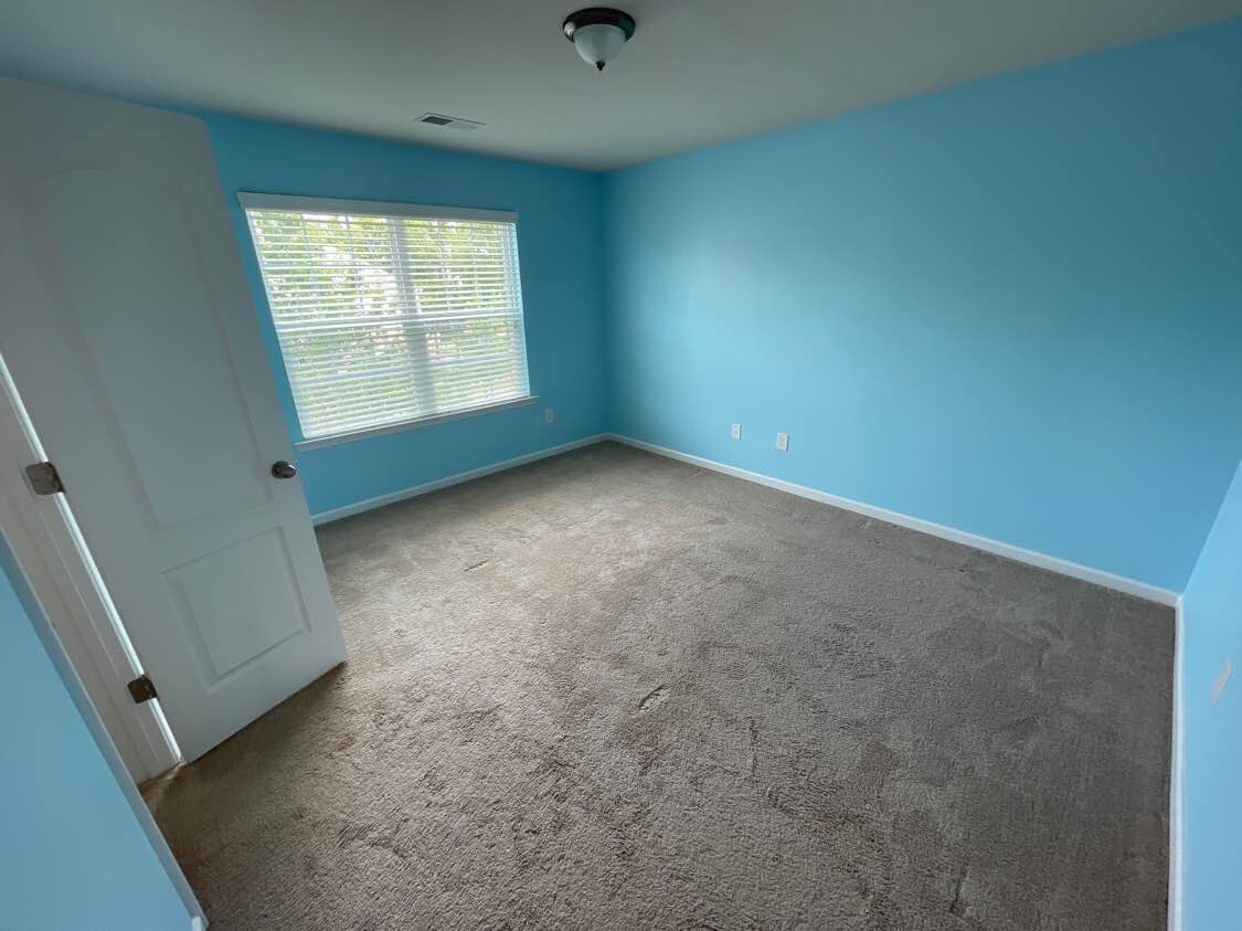 Building Photo - Room in House on Agnew Dr