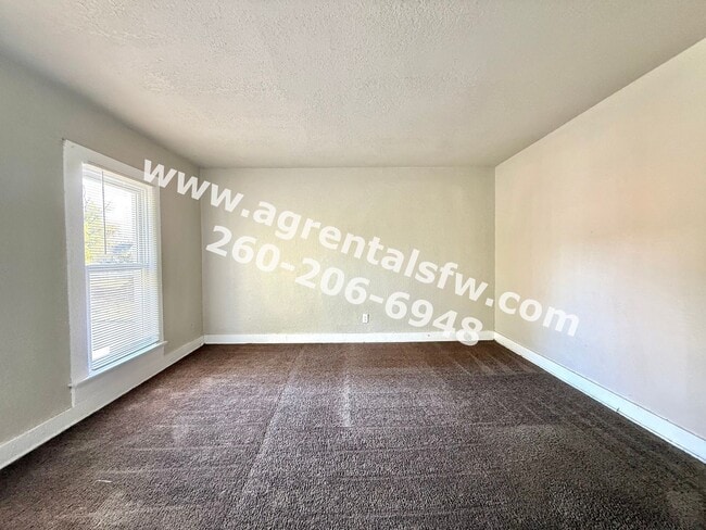 Building Photo - 3 Bedroom House