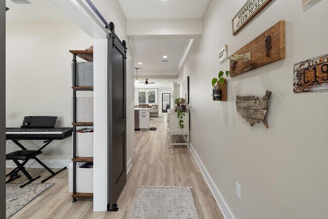 Building Photo - 246 Marsh Landing N