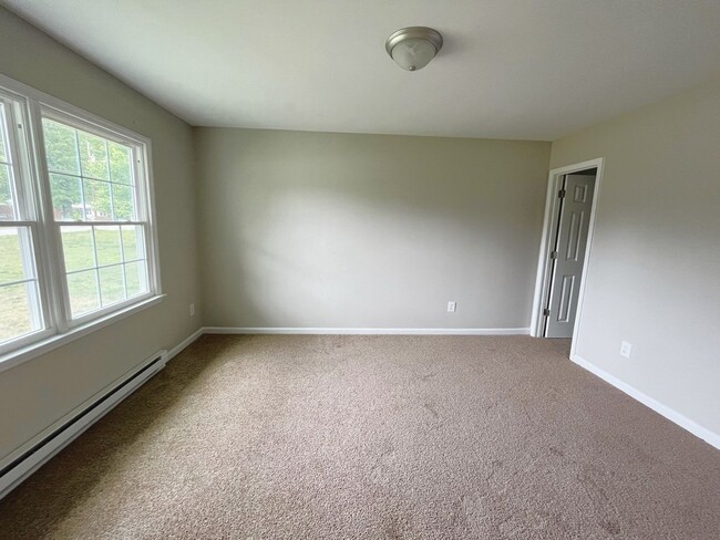 Building Photo - Renovated Greensboro Home