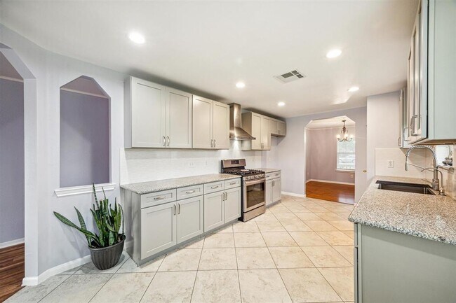 Building Photo - 3402 Fox Ct