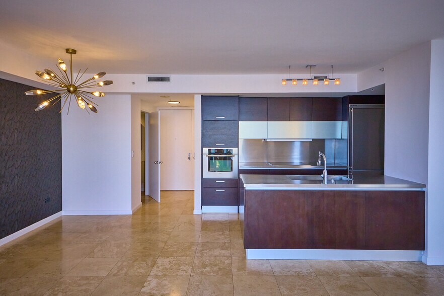 Building Photo - 848 Brickell Key Dr