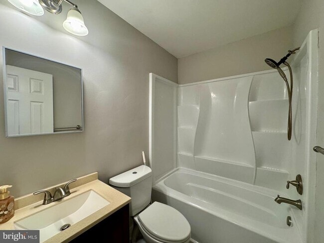 Building Photo - 526 Lancaster Pl