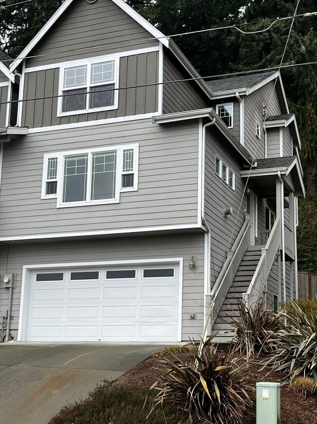 Primary Photo - 3 Story, Large Home, Next to a Park with V...
