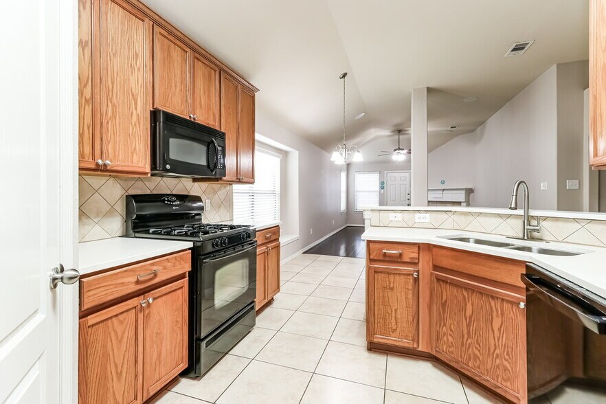 Building Photo - 969 Oak Lynn Dr