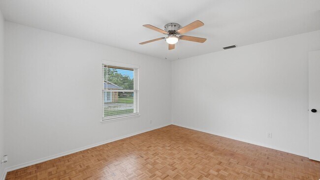 Building Photo - Beautiful Home on Nearly an Acre in Helotes with Pool, Office & No HOA