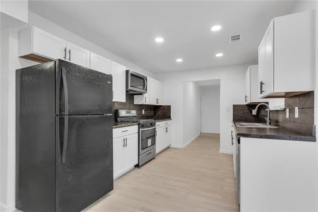 Building Photo - 2875 Webb Rd