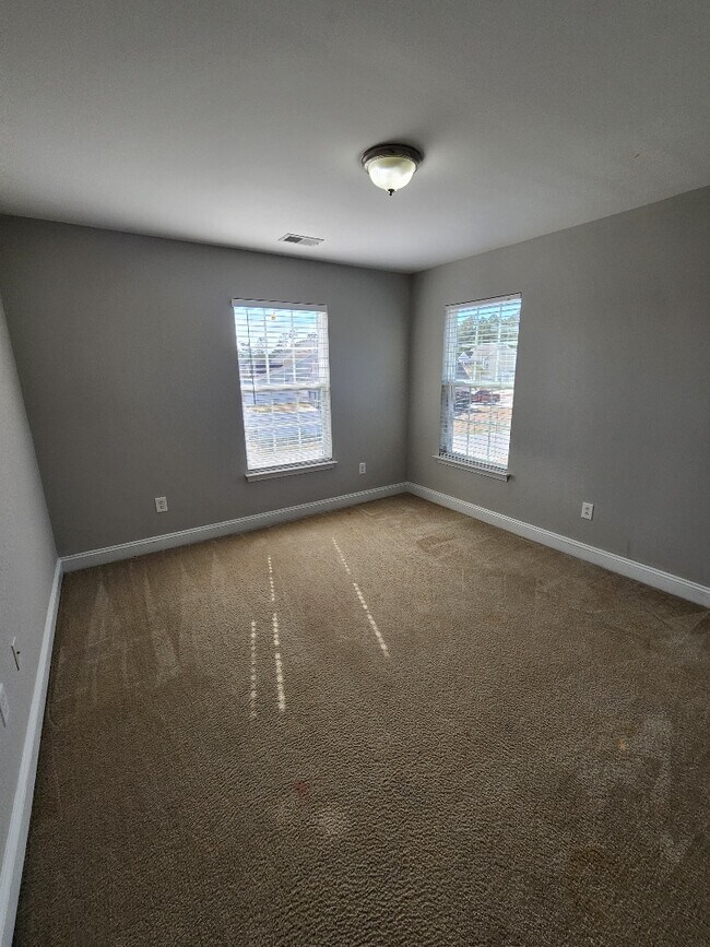 Building Photo - 422 Moss Pond Rd