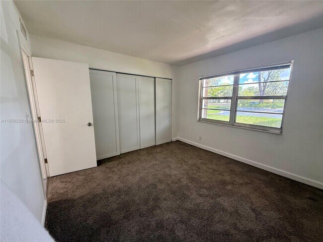 Building Photo - 8735 Ramblewood Dr