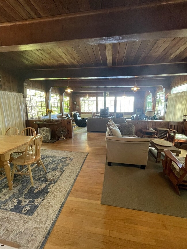 Building Photo - 101 Holly Loop