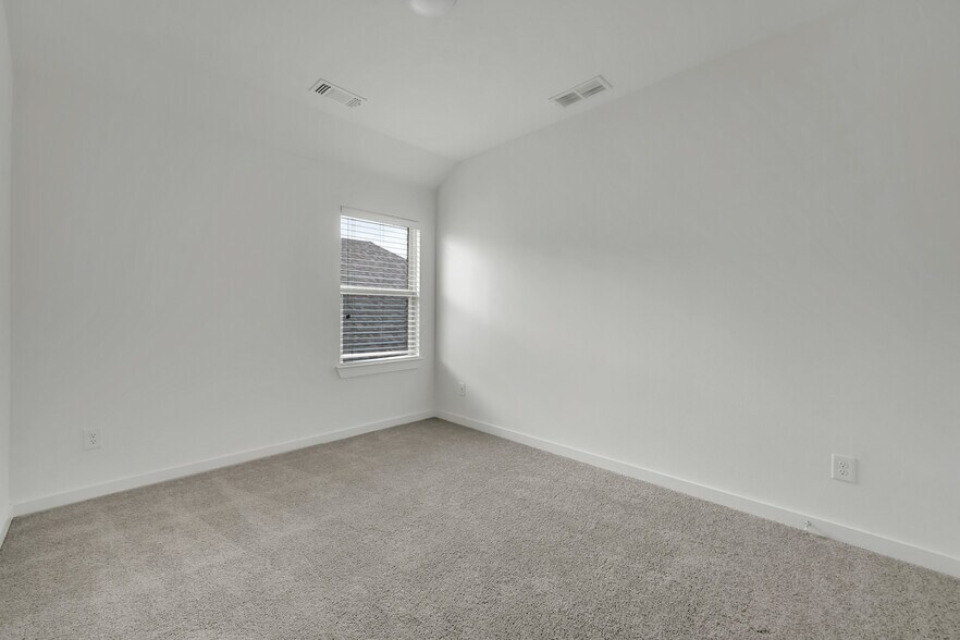 Building Photo - 3729 Paradise Way
