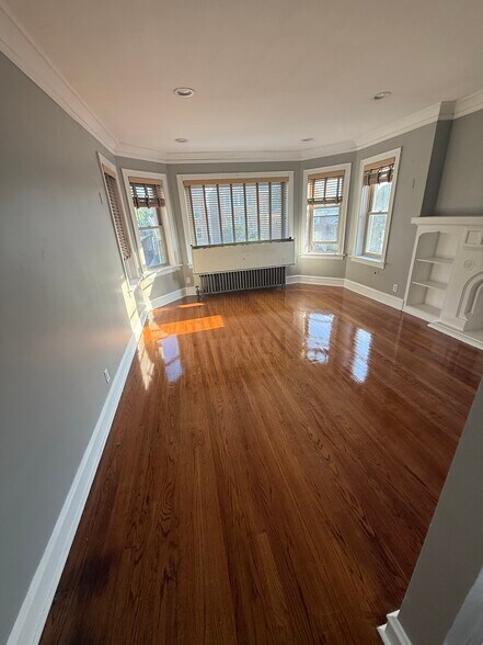 Building Photo - 1744 E 84th Pl