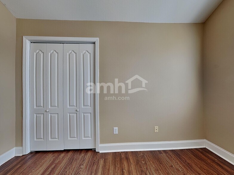 Building Photo - 4635 Aylesbury Dr