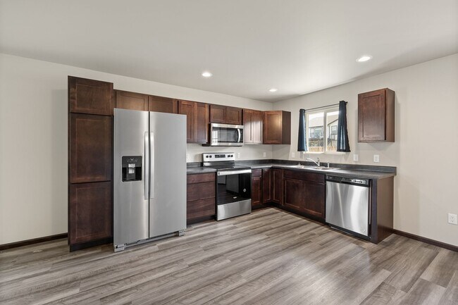 Building Photo - 4 BED | 2 BATH | DOUBLE GARAGE | RAPID VALLEY