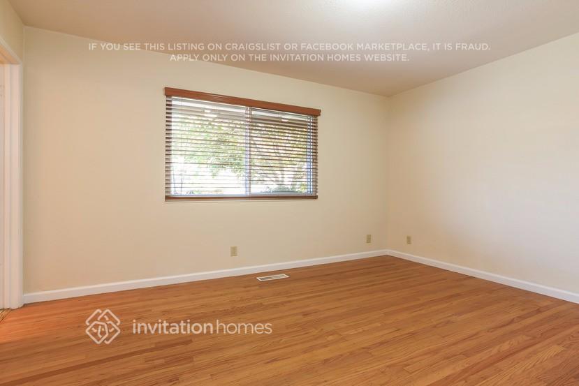 Building Photo - 1528 Vervais Ave