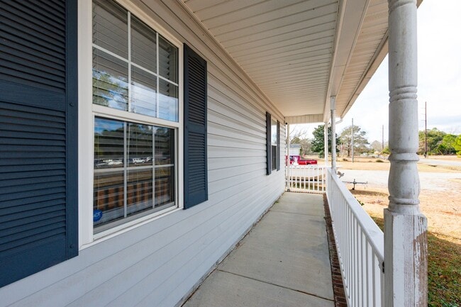 Building Photo - Great home in Hubert