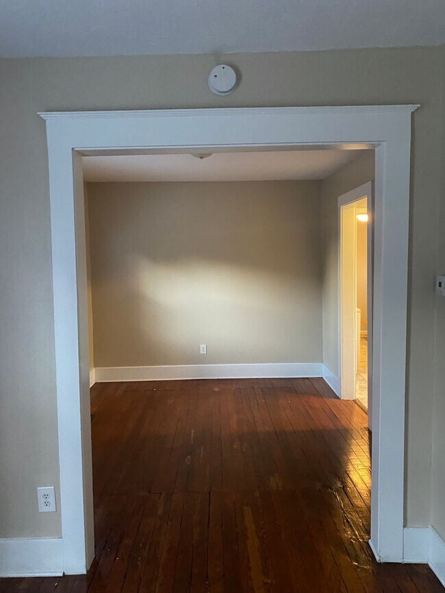 Building Photo - Beautiful new exterior on classic Harters Heights 4 bedroom (3 full baths) blocks from ND.