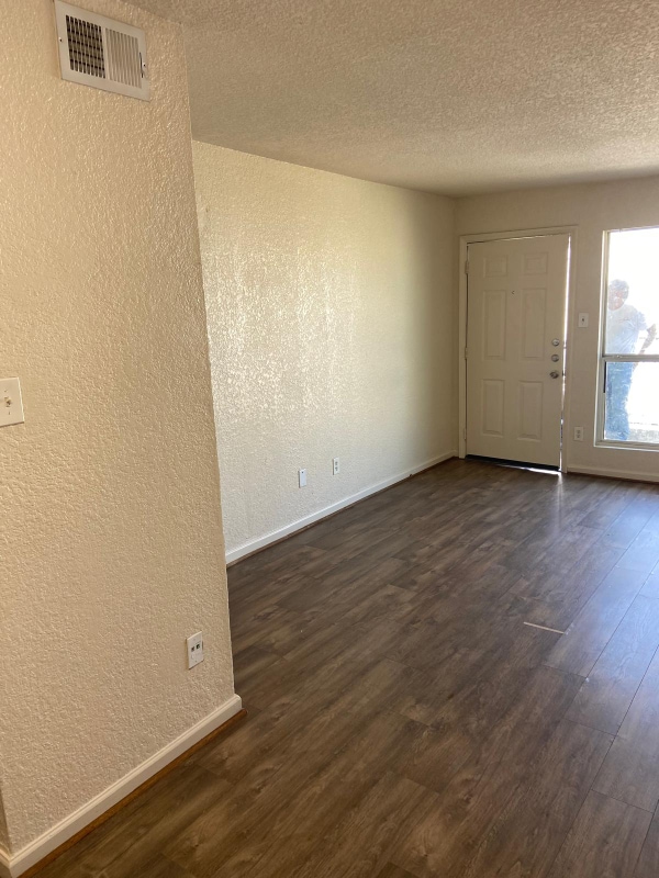 Building Photo - 8100 Creekbend Dr