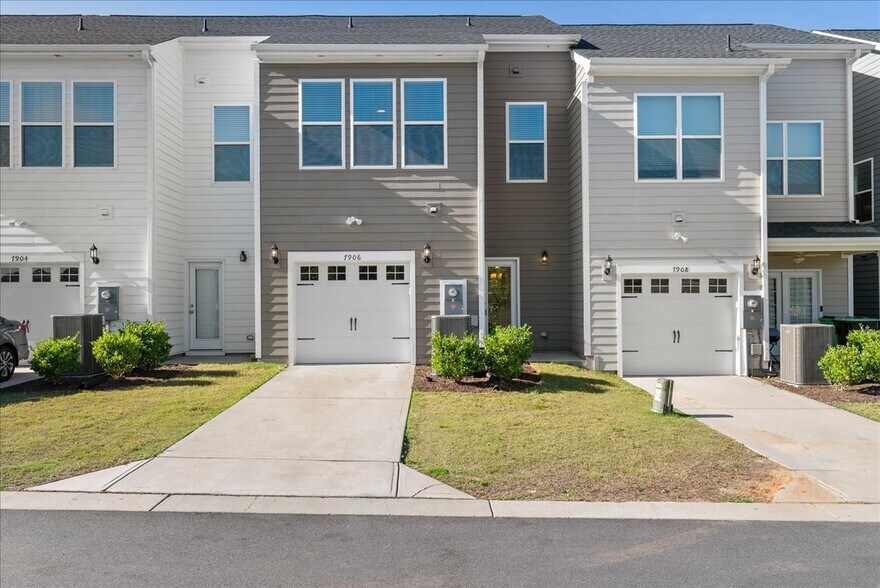 Building Photo - 7906 Flatrock Park Dr
