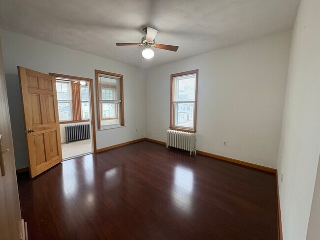 Building Photo - 573 Shirley St
