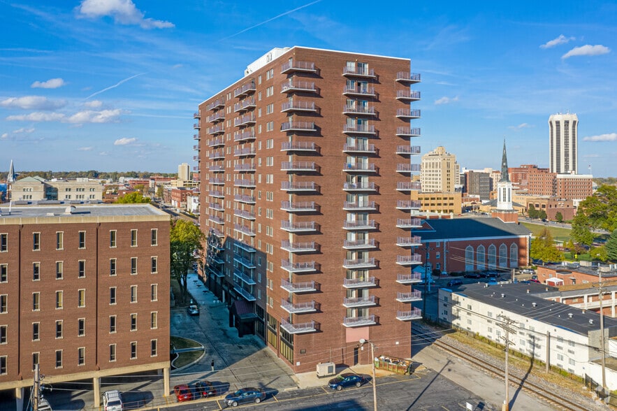 Building Photo - Lincoln Tower Apartments