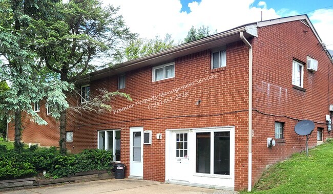 Primary Photo - 3329 Brodhead Rd