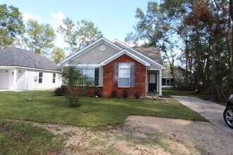 Building Photo - New 3 Bedroom Rental Available Before the New Year!