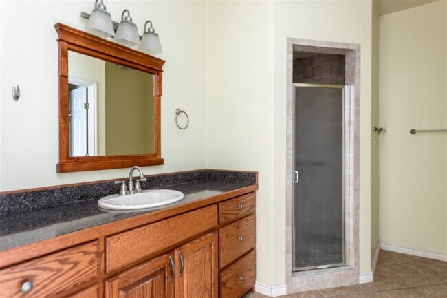 Building Photo - 901 Kings Way