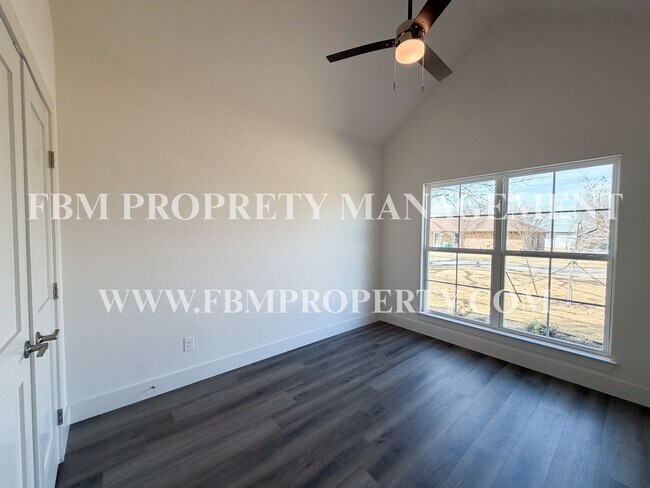 Building Photo - 903 Sunrise Ave