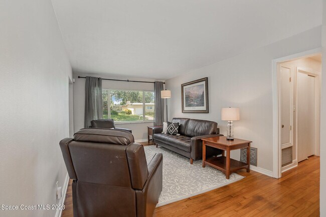 Building Photo - 115 S Indian Cir