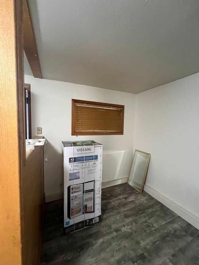 Building Photo - Reserve Now: Spacious, Newly Renovated 5-B...