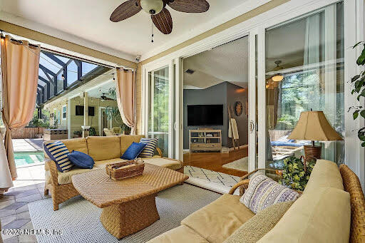 Building Photo - 1555 Lakeway Dr