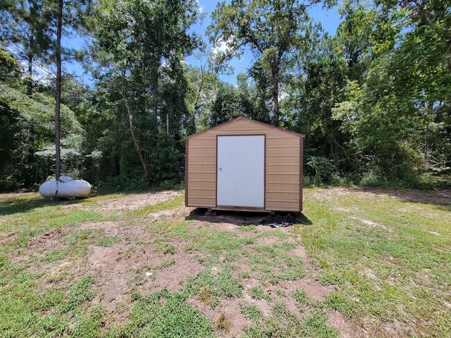 Building Photo - Cozy and Adorable home 4 bedroom 2 bath home on over 1 acre near McRae Lake! Relax on the covered...