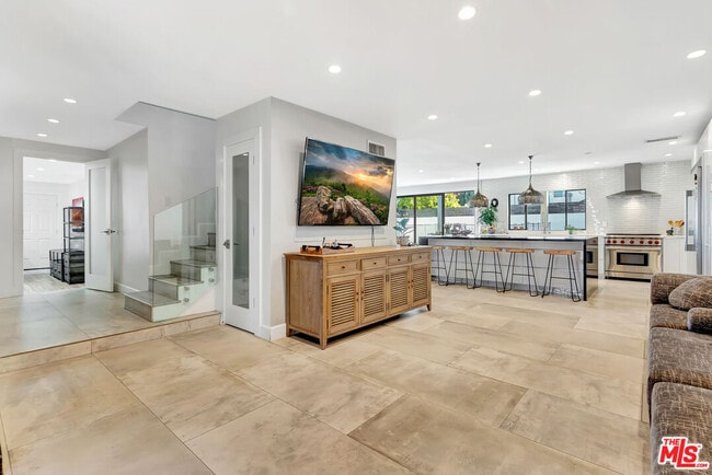 Building Photo - 6324 Geyser Ave