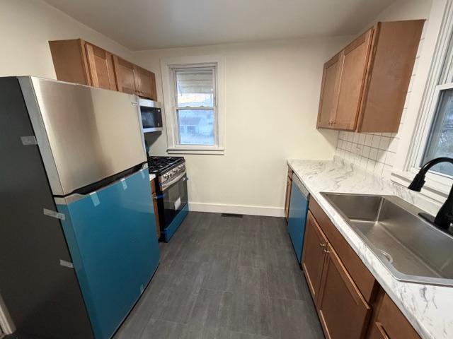 Building Photo - 1620 6th Ave