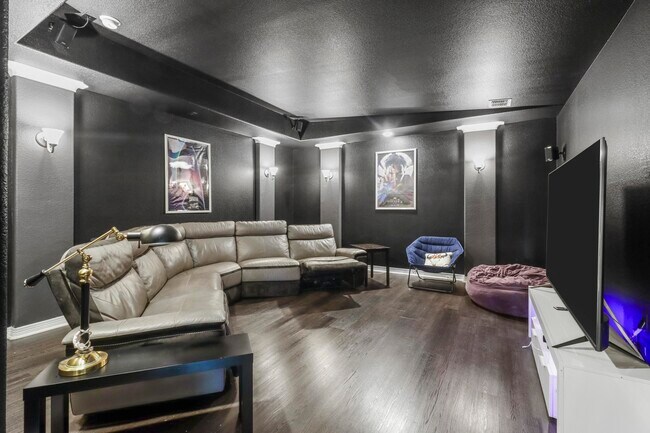 Building Photo - 1104 Steele Ln