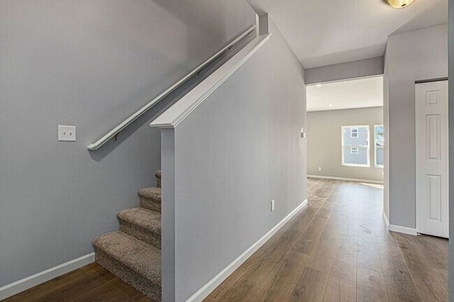 Building Photo - 54154 Angeline Dr