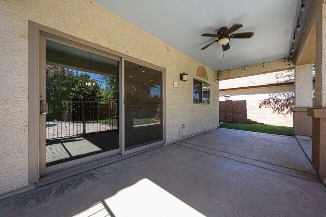 Building Photo - 2744 E Donato Dr