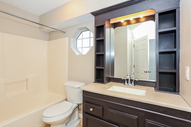 Building Photo - 1819 Burgess Hill Dr E